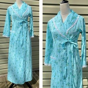 Vintage 60s 70s  ILGWU Union Label Floral Lace Shawl Collar Hostess Gown